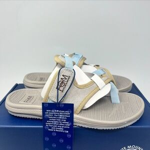 White Mountain FOM Sandals
Size 7